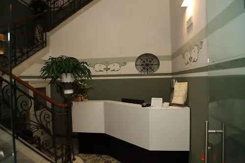 Belami 4* Μάλιε